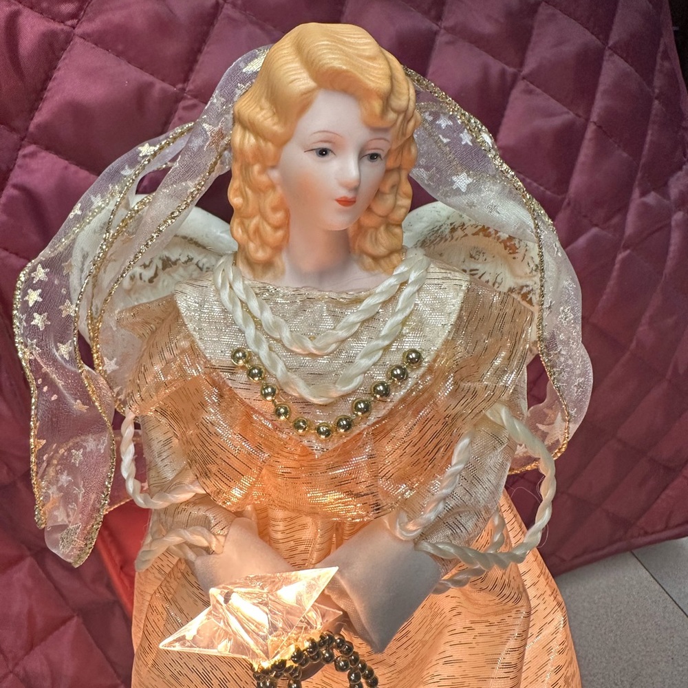 Avon Vintage Elegant Angel Lighted Tree Topper. New in box. Never used